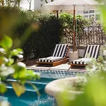 The Salty Surf & Yoga Estoril