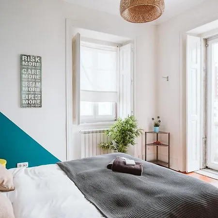 Hostel The Salty Surf & Yoga Estoril