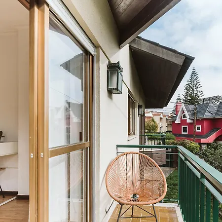 The Salty Surf & Yoga Hostel Estoril