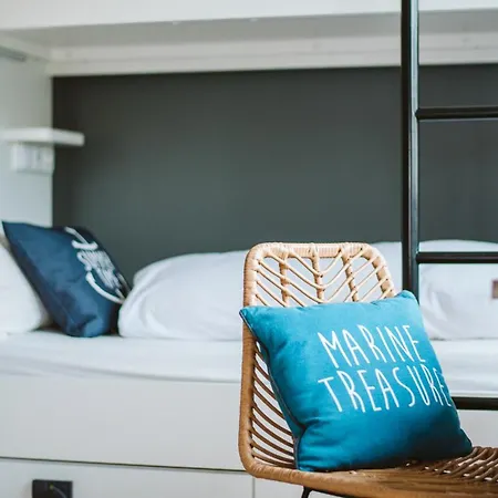 The Salty Surf & Yoga Hostel Estoril